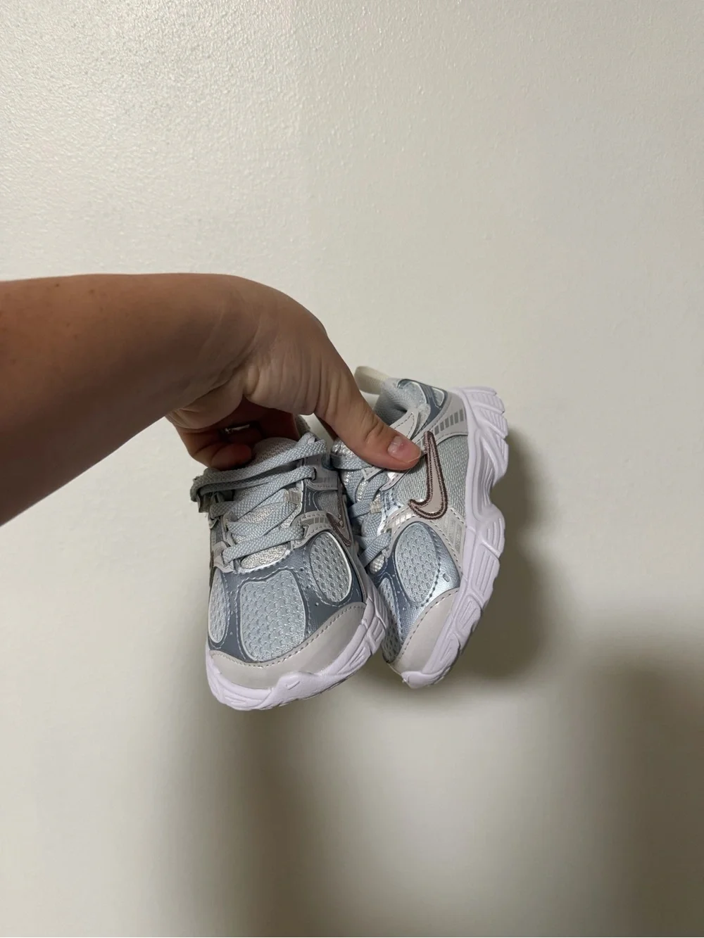 Nike v5 rnr size 7C walker sneakers